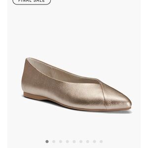 Birdies, the goldfinch. Size 8 1/2 new condition, never worn.